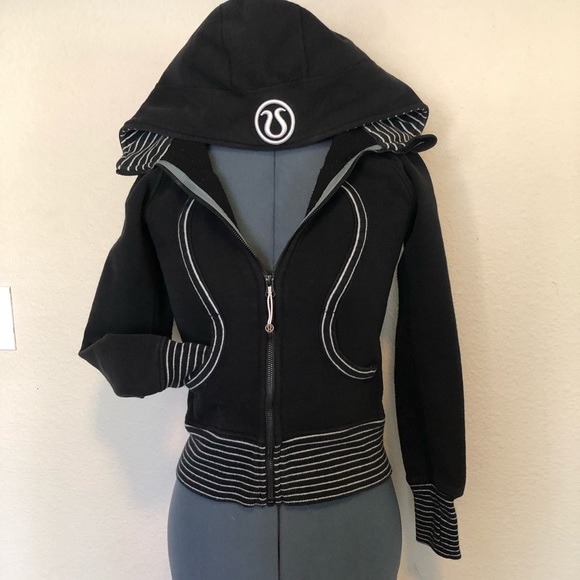 lululemon athletica Jackets & Blazers - Lululemon Shell Outerwear